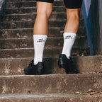 Radsocken Nahaufnahme Spruch "Eat Pasta, Ride Fasta"